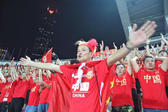 卡利亚里主场气势如虹,球迷助威催生连胜佳绩  卡利亚里主场气势如虹,球迷助威催生连胜佳绩